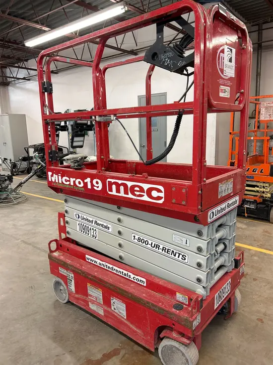 2019 MEC MICRO 19 Scissor Lift