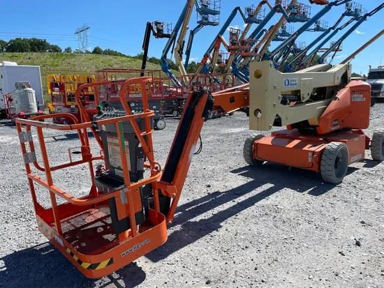 2016 JLG E450AJ Articulating Boom Lift