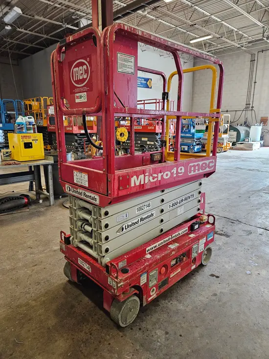 2018 MEC MICRO 19 Scissor Lift