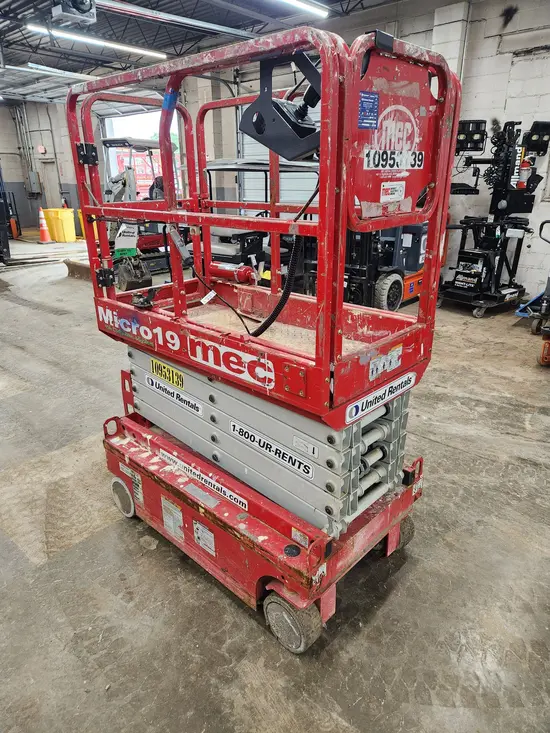 2019 MEC MICRO 19 Scissor Lift