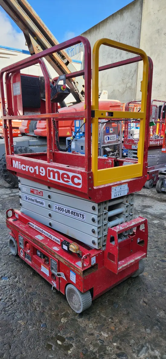 2018 MEC MICRO 19 Scissor Lift