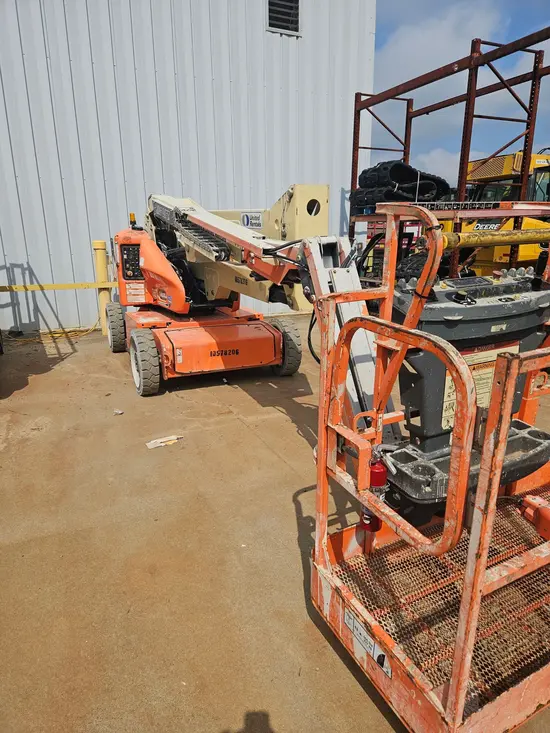 2017 JLG E450AJ Articulating Boom Lift