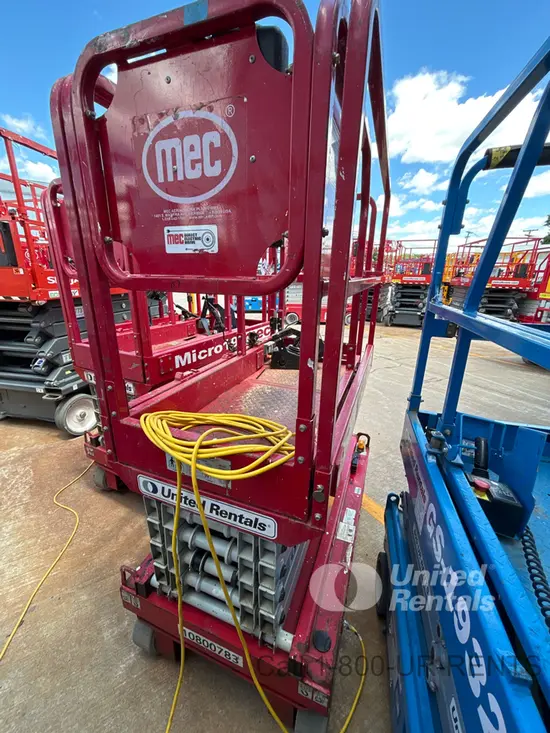 2018 MEC MICRO 19 Scissor Lift