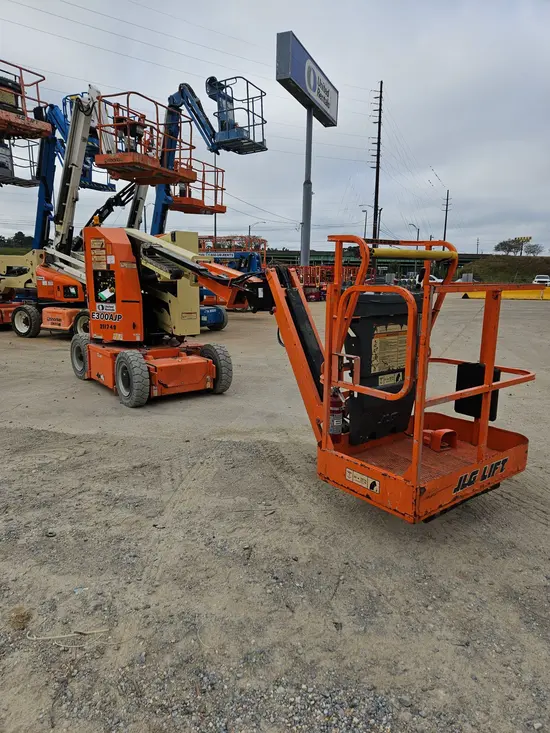 2018 JLG E300AJP Articulating Boom Lift