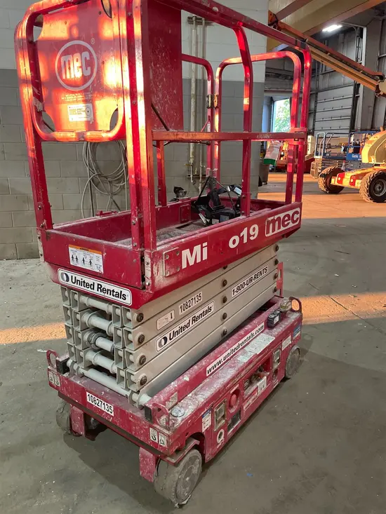 2018 MEC MICRO 19 Scissor Lift