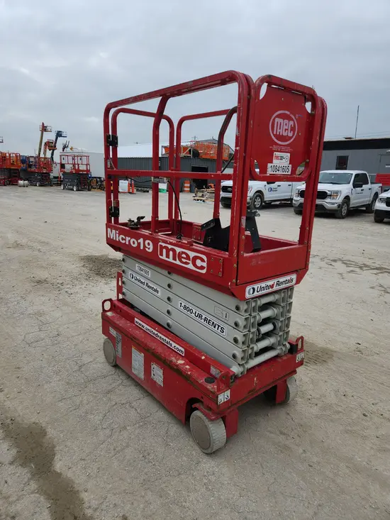 2018 MEC MICRO 19 Scissor Lift