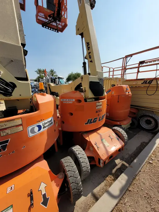 2016 JLG E400AJPN Articulating Boom Lift