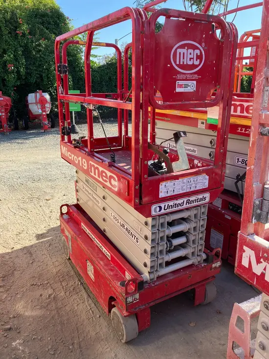 2018 MEC MICRO 19 Scissor Lift