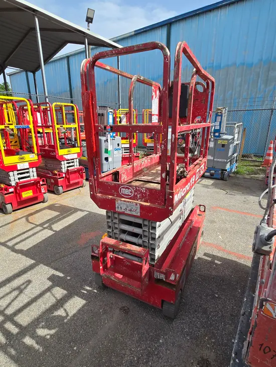 2018 MEC MICRO 19 Scissor Lift