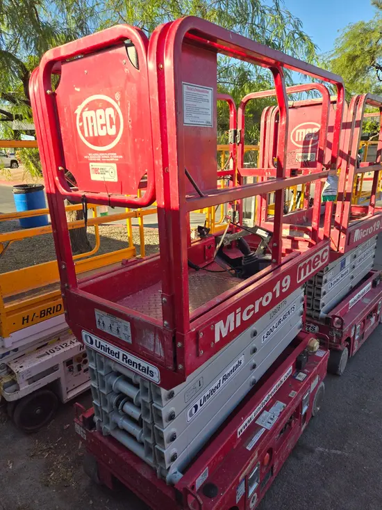 2018 MEC MICRO 19 Scissor Lift