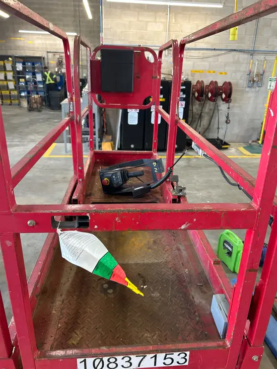 2018 MEC MICRO 19 Scissor Lift