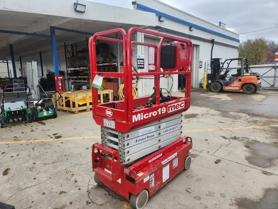 2018 MEC MICRO 19 Scissor Lift