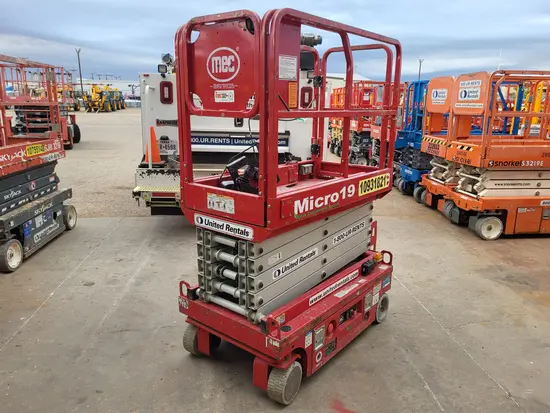 2019 MEC MICRO 19 Scissor Lift