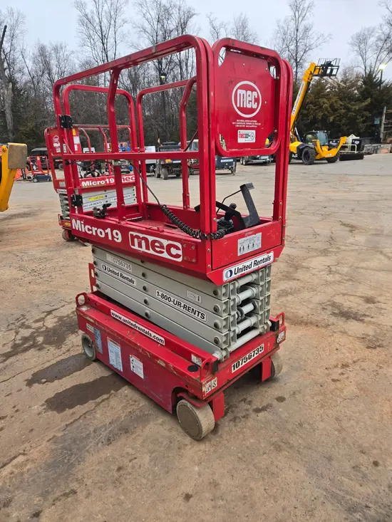 2018 MEC MICRO 19 Scissor Lift