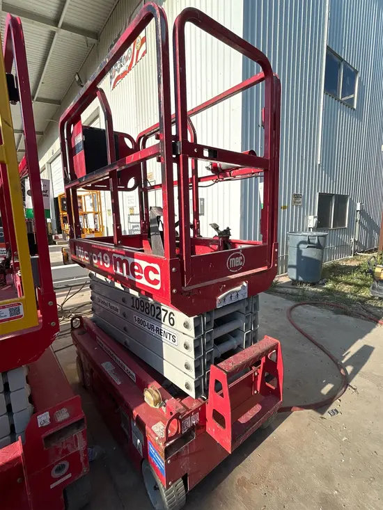 2019 MEC MICRO 19 Scissor Lift