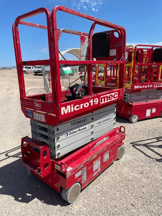 2018 MEC MICRO 19 Scissor Lift
