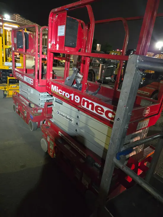 2019 MEC MICRO 19 Scissor Lift