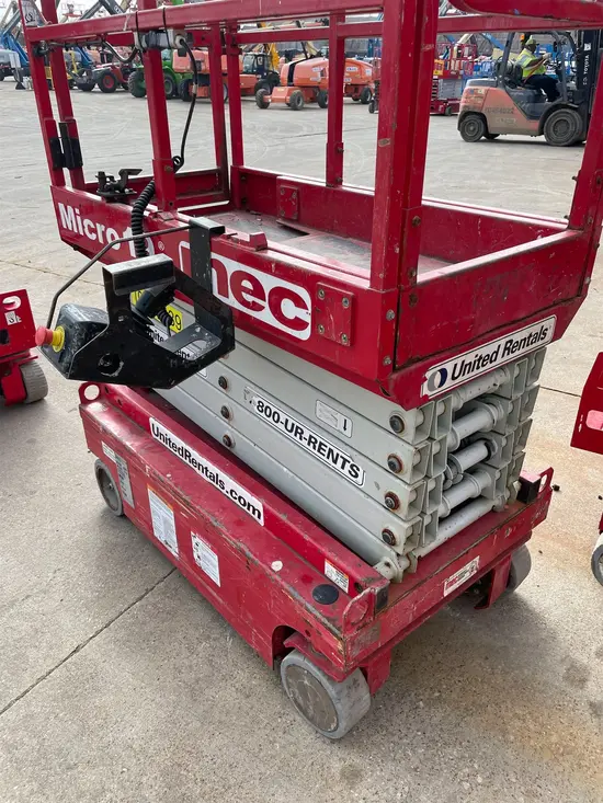 2018 MEC MICRO 19 Scissor Lift