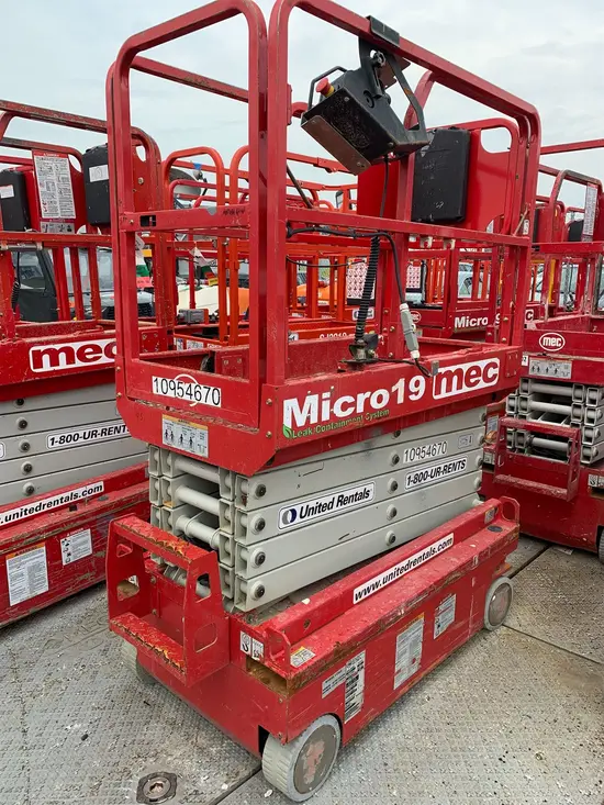 2019 MEC MICRO 19 Scissor Lift