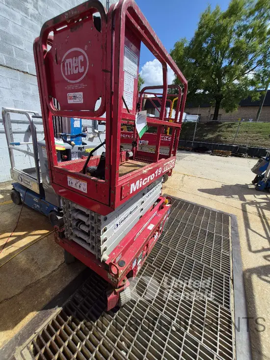 2018 MEC MICRO 19 Scissor Lift