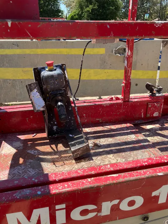 2018 MEC MICRO 19 Scissor Lift
