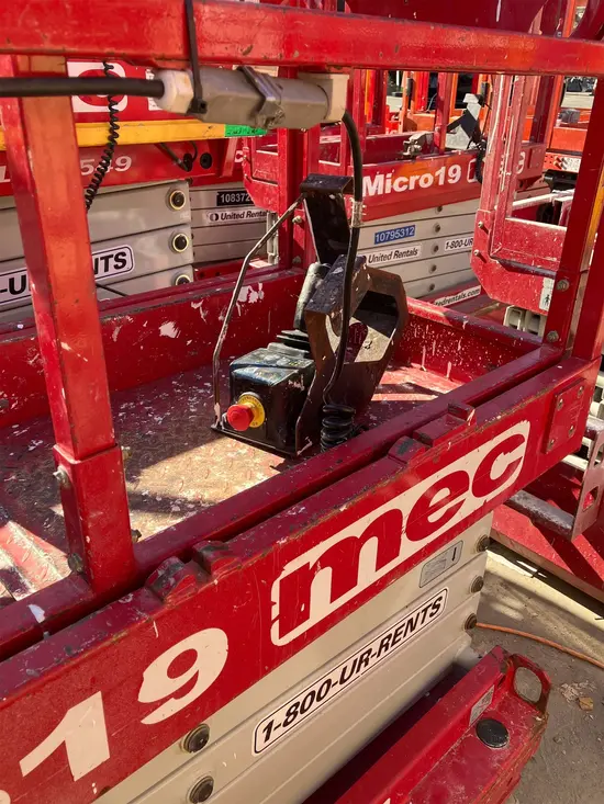 2018 MEC MICRO 19 Scissor Lift