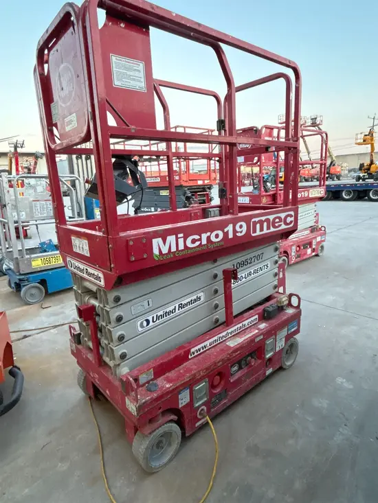 2019 MEC MICRO 19 Scissor Lift
