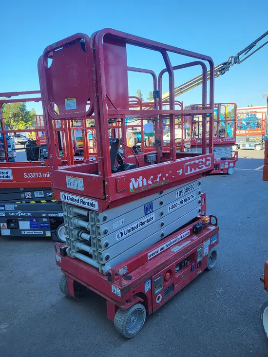 2019 MEC MICRO 19 Scissor Lift