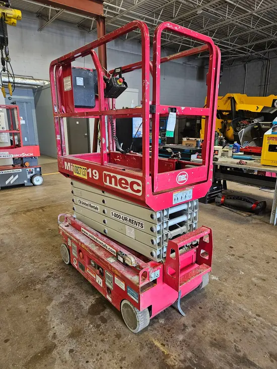 2018 MEC MICRO 19 Scissor Lift