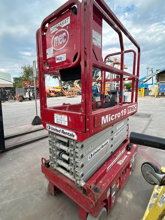 2019 MEC MICRO 19 Scissor Lift