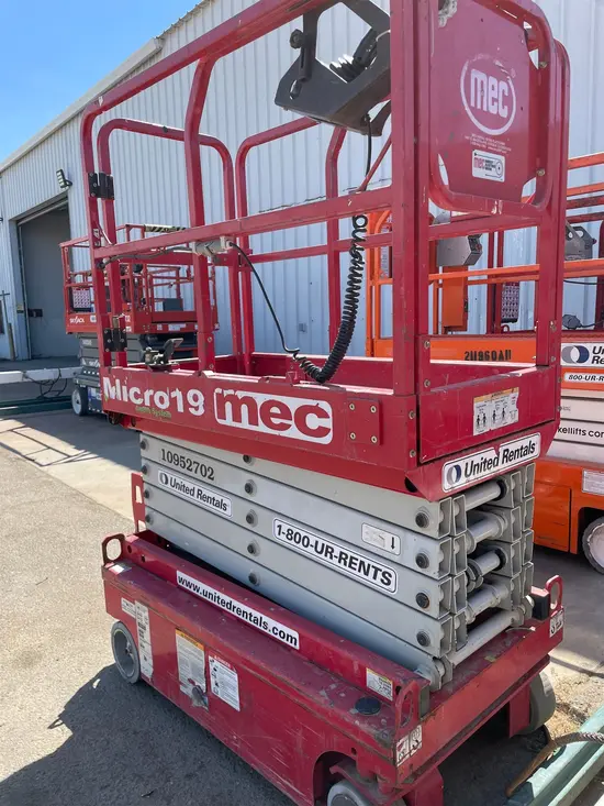 2019 MEC MICRO 19 Scissor Lift