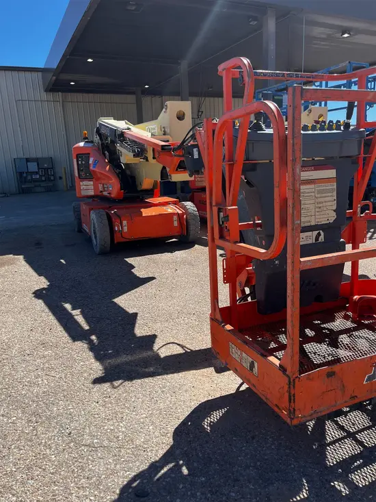 2017 JLG E400AJPN Articulating Boom Lift