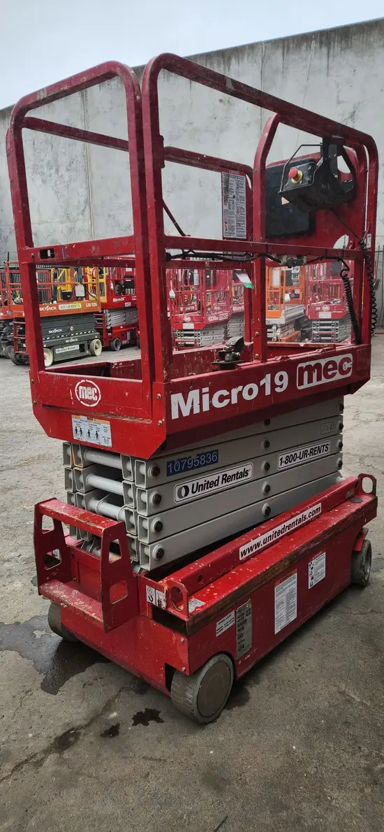 2018 MEC MICRO 19 Scissor Lift