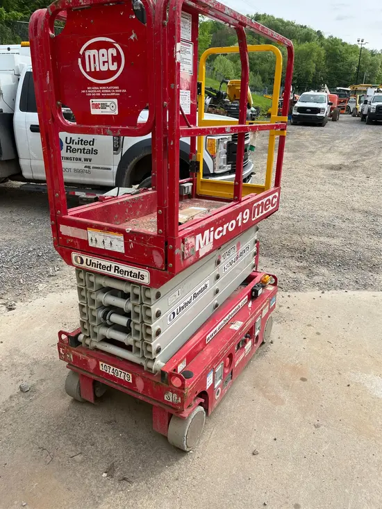 2018 MEC MICRO 19 Scissor Lift
