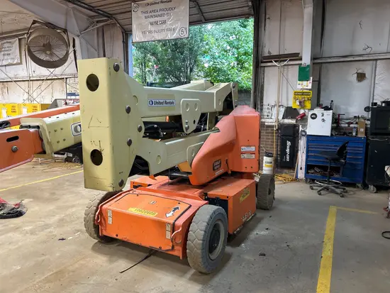 2017 JLG E400AJPN Articulating Boom Lift