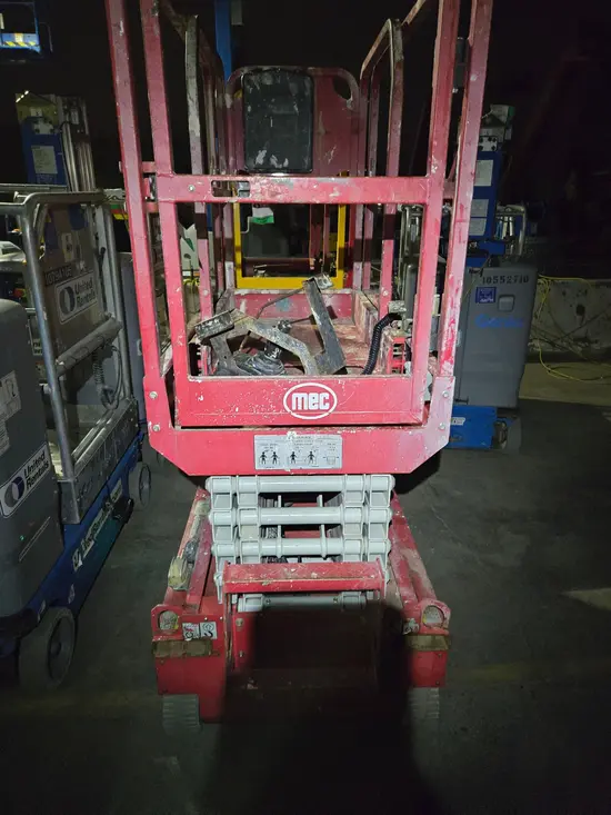 2019 MEC MICRO 19 Scissor Lift