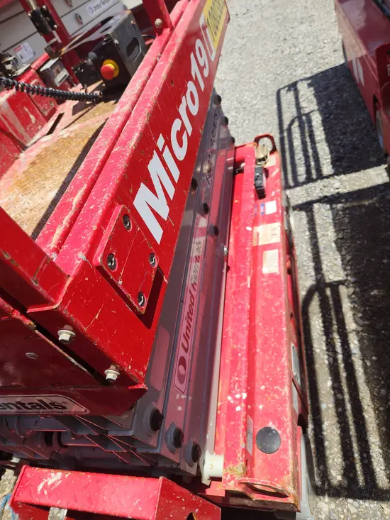 2018 MEC MICRO 19 Scissor Lift