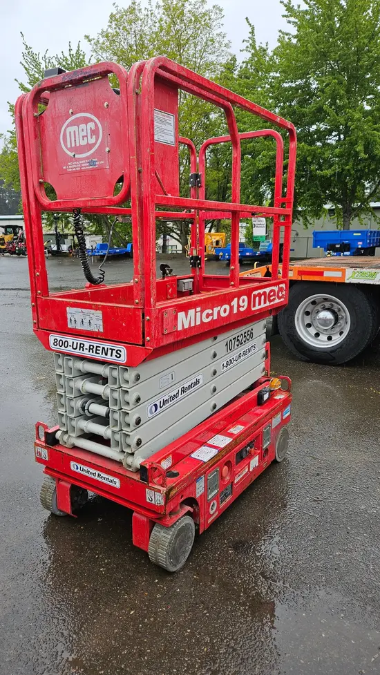 2018 MEC MICRO 19 Scissor Lift