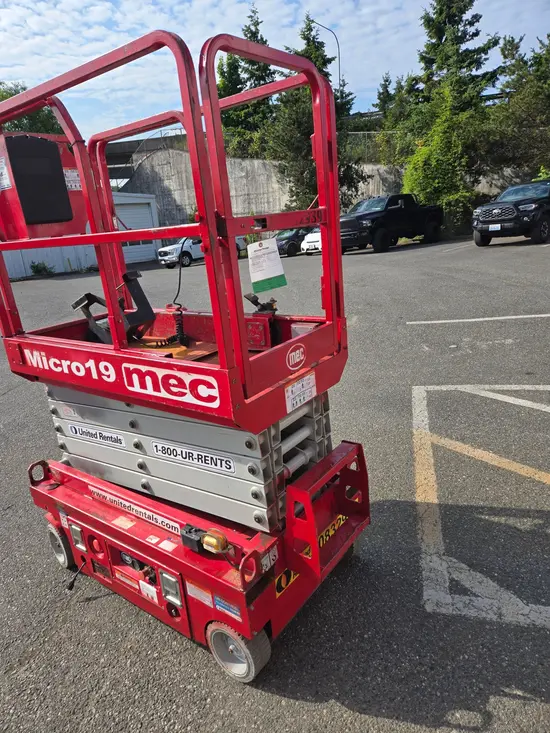 2018 MEC MICRO 19 Scissor Lift