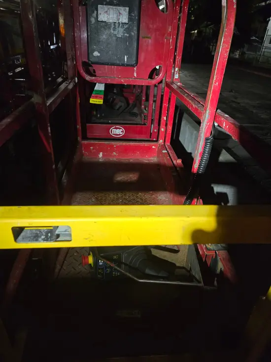 2019 MEC MICRO 19 Scissor Lift