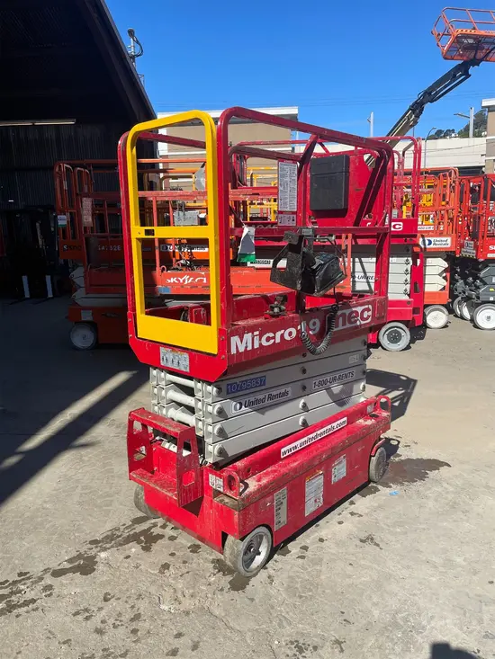 2018 MEC MICRO 19 Scissor Lift
