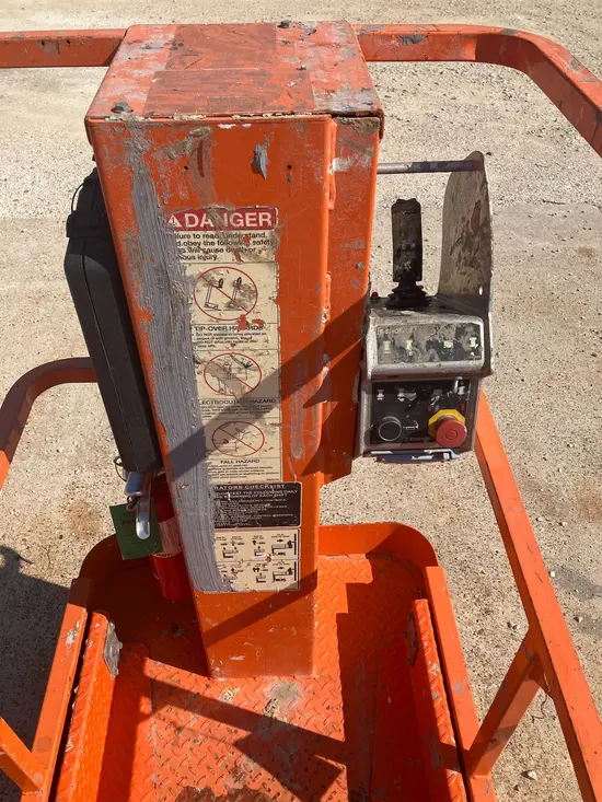 2019 Snorkel TM12E Self-Propelled One-Person Lift