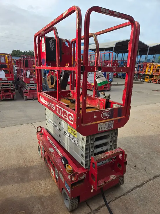 2018 MEC MICRO 19 Scissor Lift