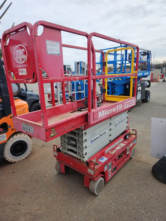 2018 MEC MICRO 19 Scissor Lift