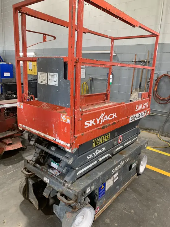 2019 MEC 1330SE Scissor Lift