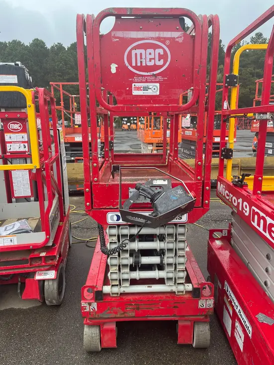 2018 MEC MICRO 19 Scissor Lift
