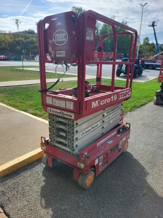 2018 MEC MICRO 19 Scissor Lift