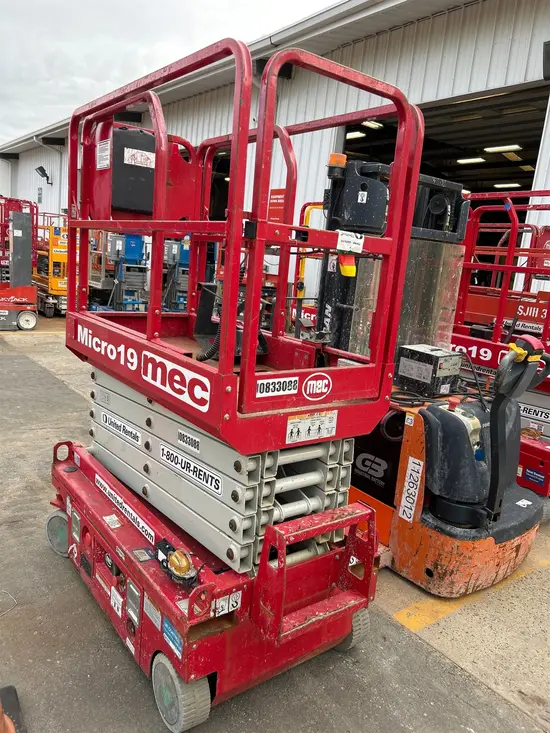 2018 MEC MICRO 19 Scissor Lift