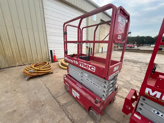 2019 MEC MICRO 19 Scissor Lift