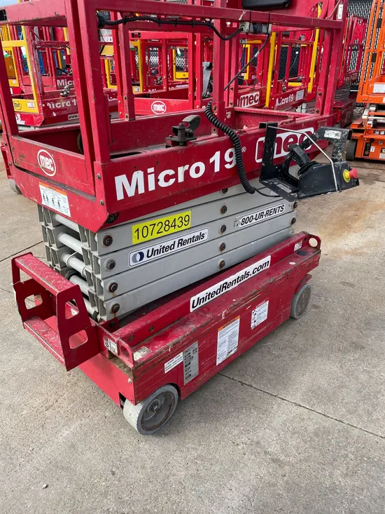 2018 MEC MICRO 19 Scissor Lift